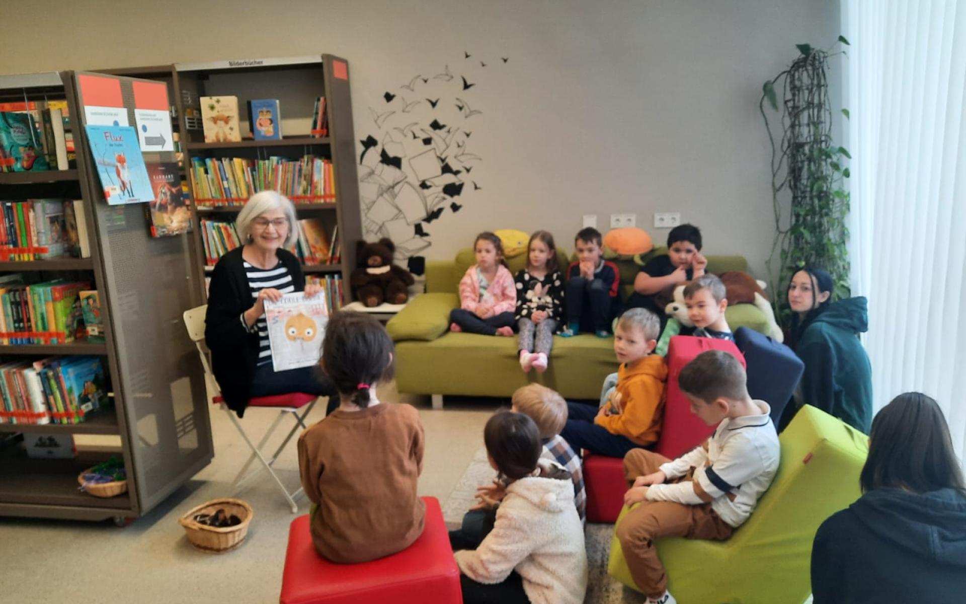 Kinder in der Bibliothek